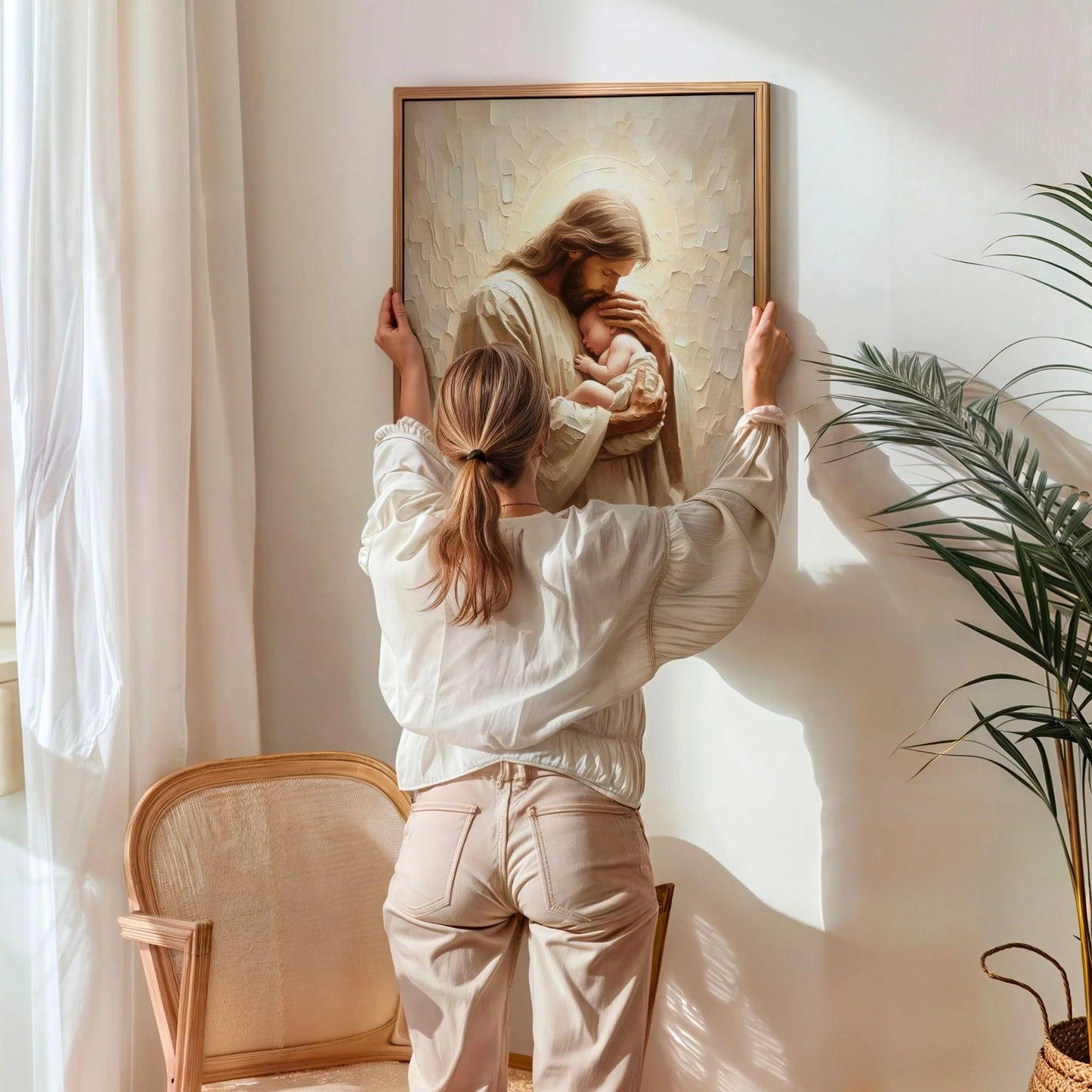 Jesús sostiene a bebé